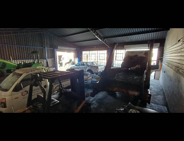 200M² BUILDING TO LET IN VULCANIA