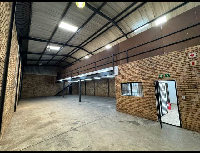 385M² WAREHOUSE TO LET IN CROWN