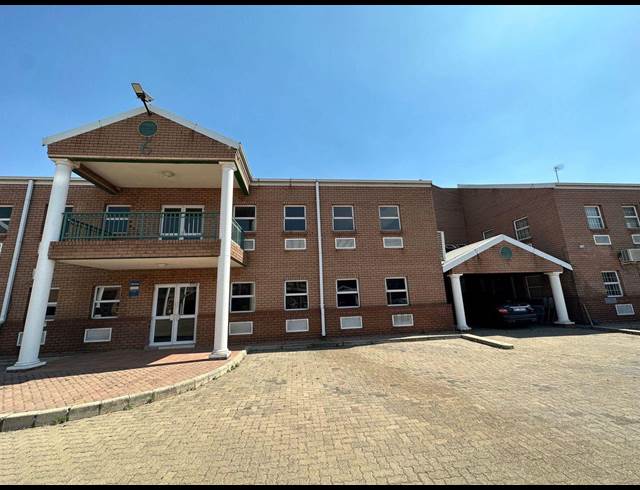 1,200M² WAREHOUSE TO LET IN CROWN