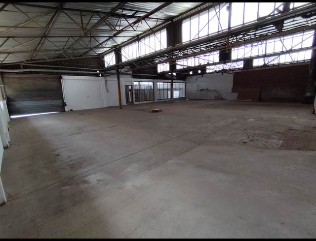 90M² WAREHOUSE TO LET IN TULISA PARK