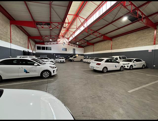 1,087M² WAREHOUSE TO LET IN JET PARK