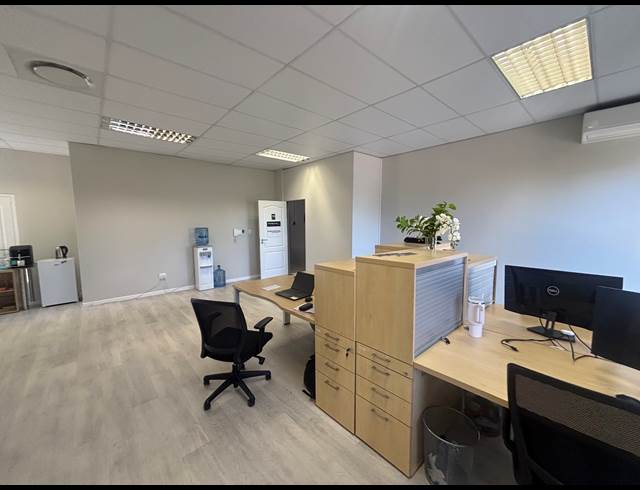 91M² OFFICE TO LET IN PAARDEVLEI