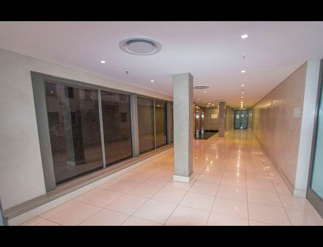 1,833M² OFFICE TO LET IN ROSEBANK