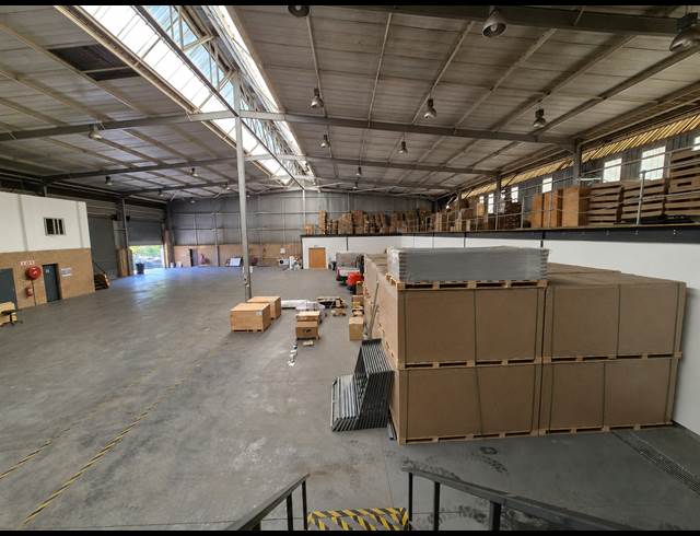 2,000M² WAREHOUSE TO LET IN LONGMEADOW