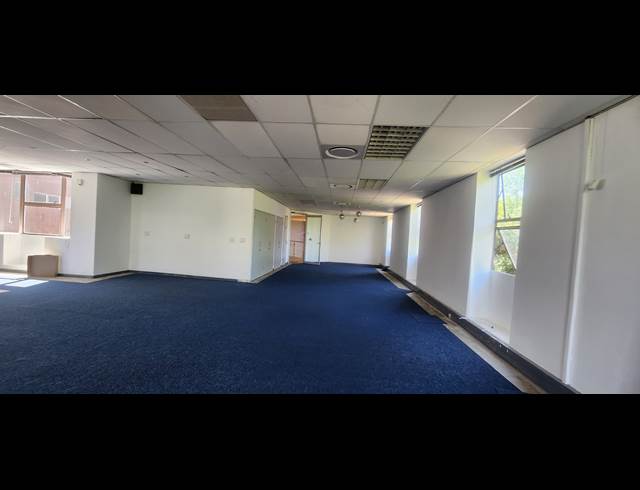 1,018M² OFFICE TO LET IN PARKTOWN