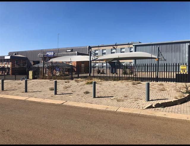 870M² WAREHOUSE TO LET IN SPARTAN