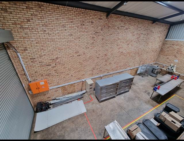 278M² WAREHOUSE TO LET IN CROWN