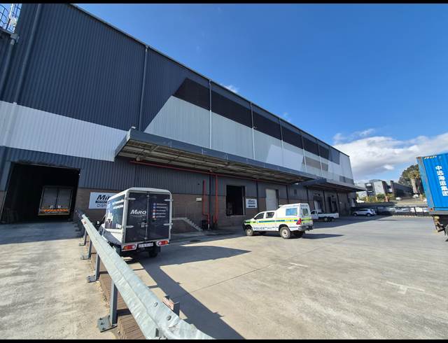 2,716M² WAREHOUSE TO LET IN HALFWAY GARDENS