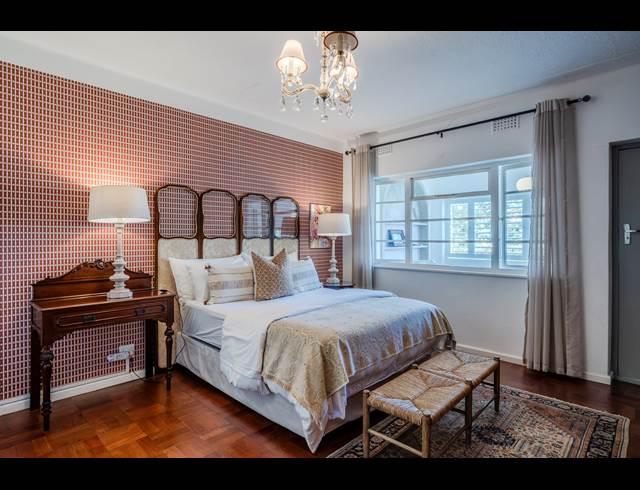 2 BEDROOM APARTMENT TO LET IN SEA POINT