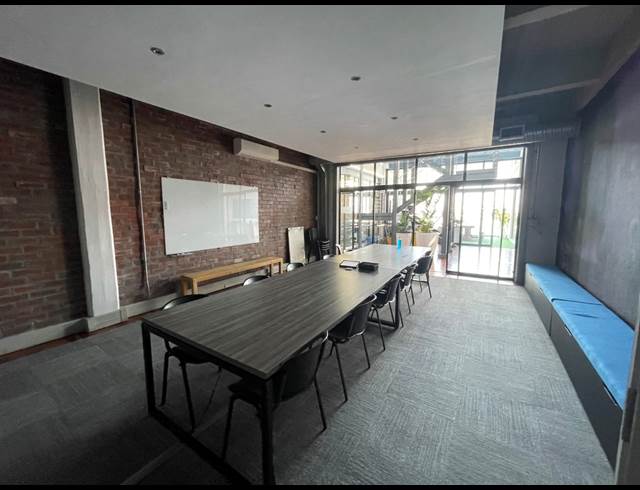 1,560M² OFFICE TO LET IN DE WATERKANT