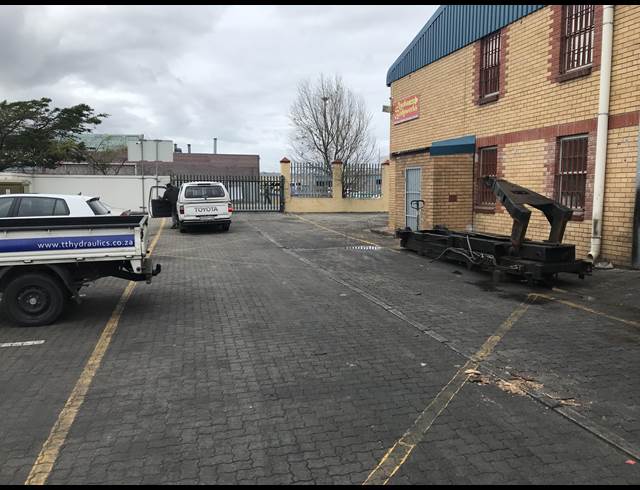 300M² WAREHOUSE RENTED IN AIRPORT INDUSTRIA