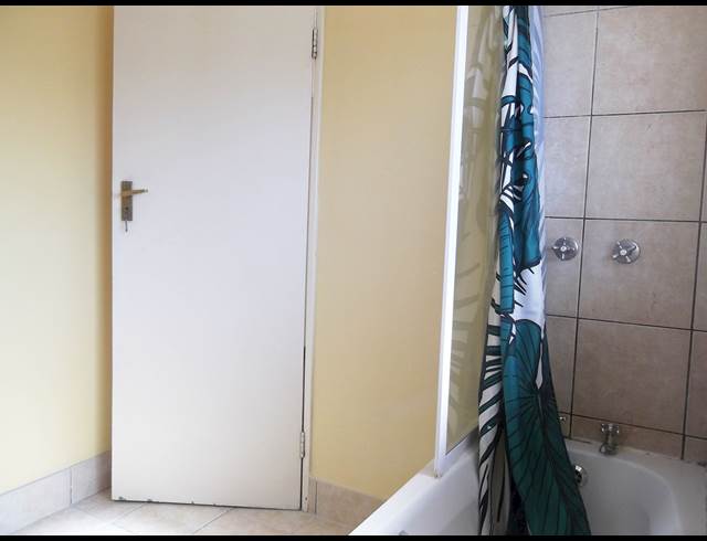 1 bed property to rent in ROSEBANK