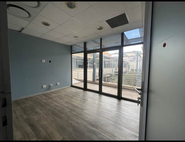 1,207M² OFFICE TO LET IN ROSEBANK