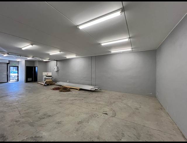 97.20M² WAREHOUSE TO LET IN FERNDALE