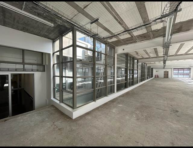 241M² BUILDING TO LET IN WOODSTOCK