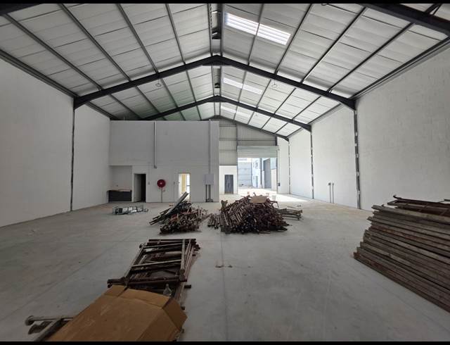 863M² WAREHOUSE TO LET IN FIRGROVE INDUSTRIAL ESTATE