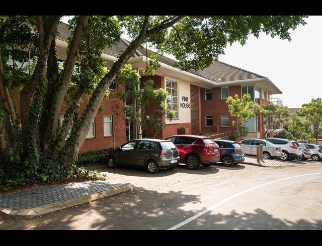 1,968M² OFFICE TO LET IN TOWN HILL