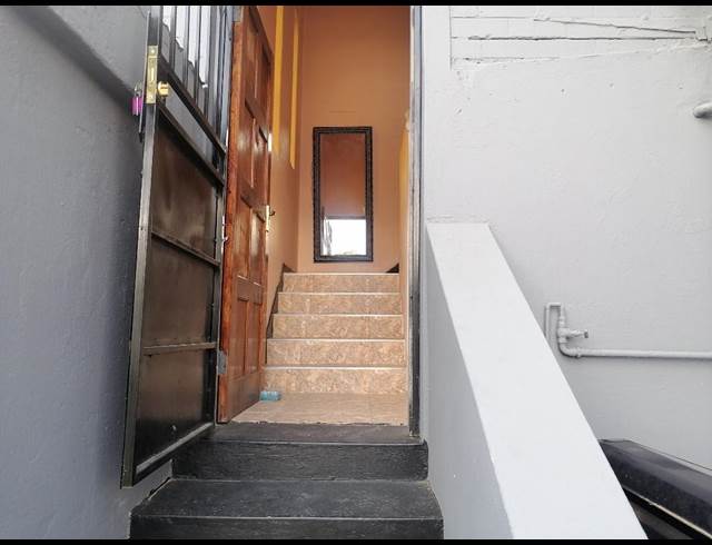 2 bed property to rent in CROWN GARDENS