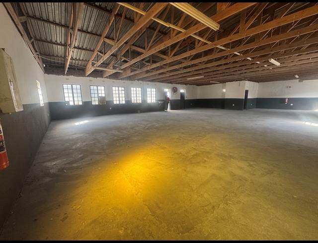 242M² WAREHOUSE TO LET IN WYNBERG