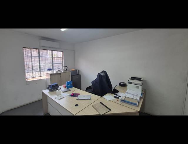 264M² WAREHOUSE TO LET IN ANDERBOLT