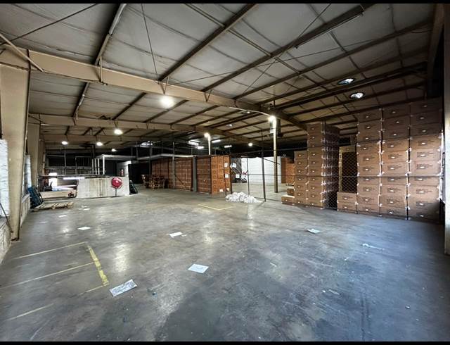 1,200M² WAREHOUSE TO LET IN WYNBERG