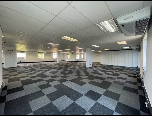 725M² OFFICE TO LET IN BRYANSTON
