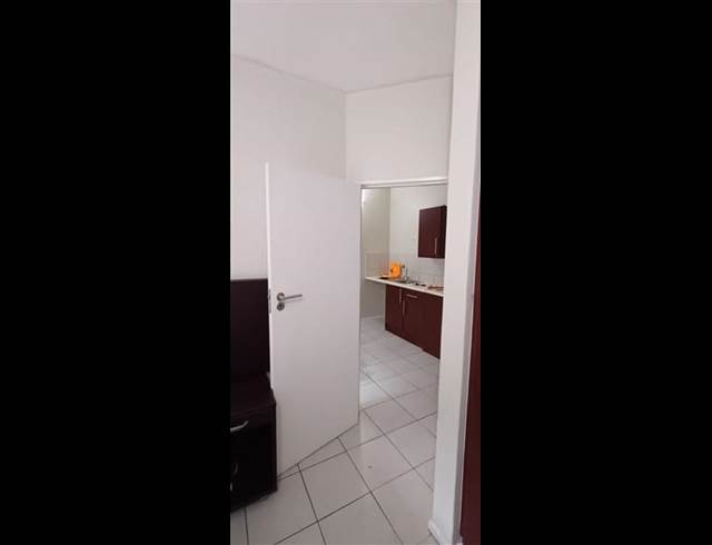 2 BEDROOM PROPERTY TO RENT IN KEMPTON PARK CENTRAL