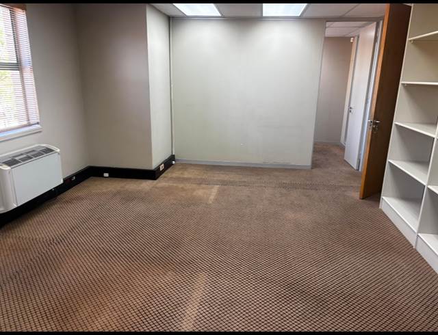 270M² OFFICE TO LET IN DUNKELD WEST