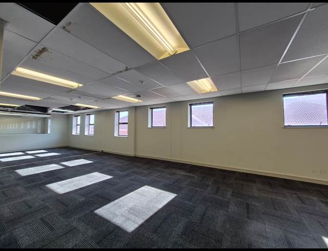 181M² OFFICE TO LET IN WAVERLEY