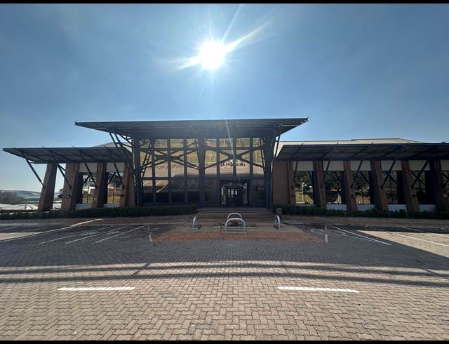3,888M² OFFICE TO LET IN LONGMEADOW