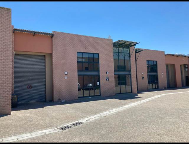 797M² WAREHOUSE TO LET IN EVERITE INDUSTRIA