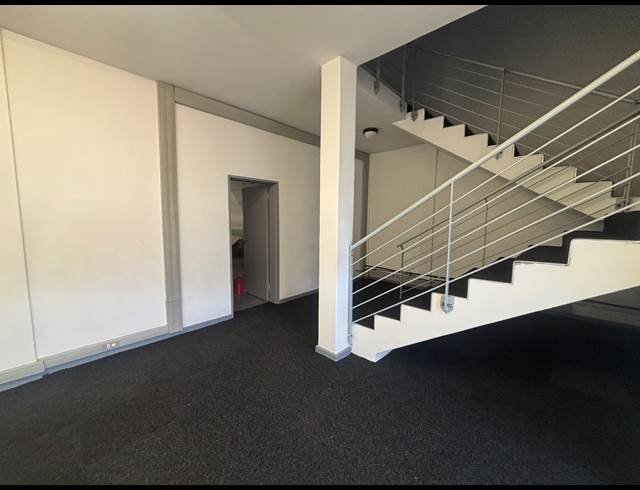 400M² WAREHOUSE TO LET IN AIRPORT INDUSTRIA