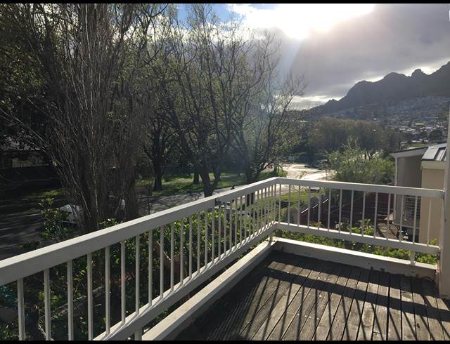 30M² RETAIL RENTED IN HIGH CONSTANTIA