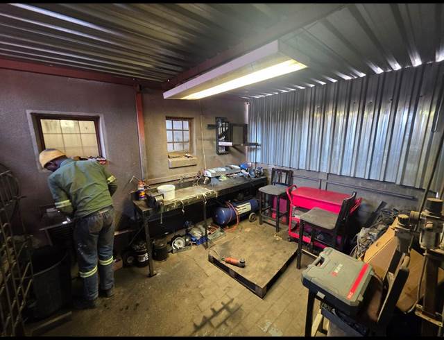 130M² WAREHOUSE TO LET IN ALRODE SOUTH