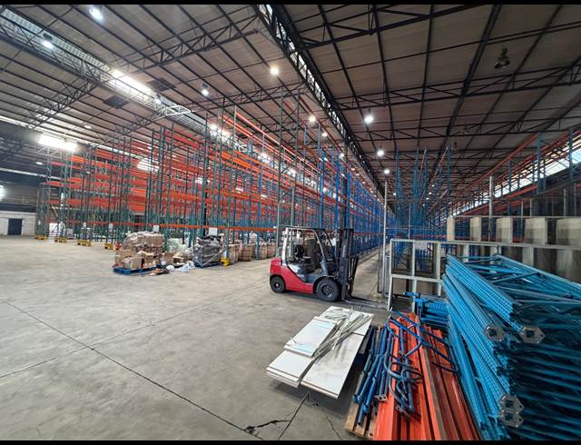 7,988M² WAREHOUSE TO LET IN RANDJESPARK