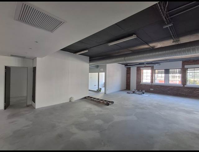 233M² OFFICE TO LET IN DE WATERKANT