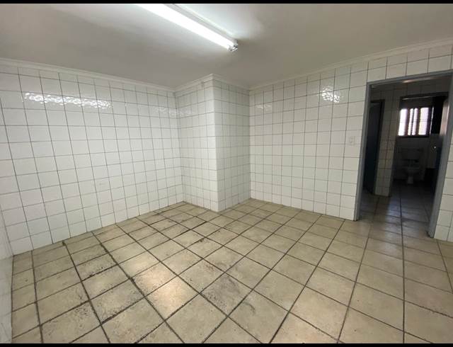 1,250M² WAREHOUSE TO LET IN KILLARNEY GARDENS
