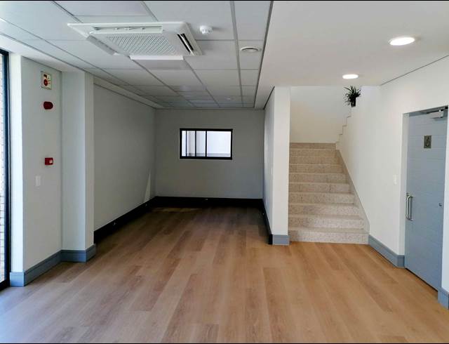428M² WAREHOUSE TO LET IN STIKLAND INDUSTRIAL