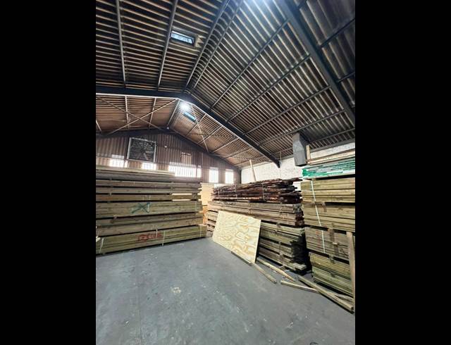 425M² WAREHOUSE TO LET IN STIKLAND INDUSTRIAL