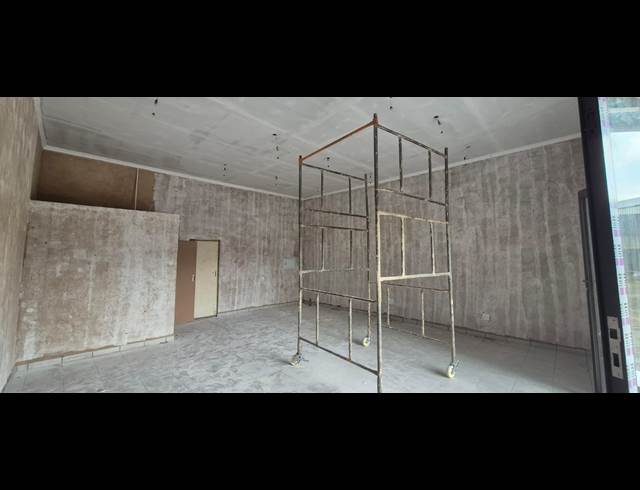 110M² WAREHOUSE TO LET IN PETIT