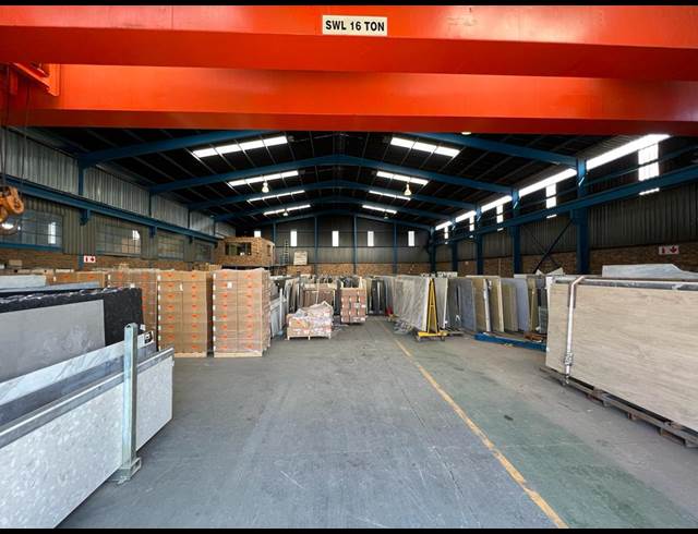 2,000M² WAREHOUSE TO LET IN GERMISTON SOUTH