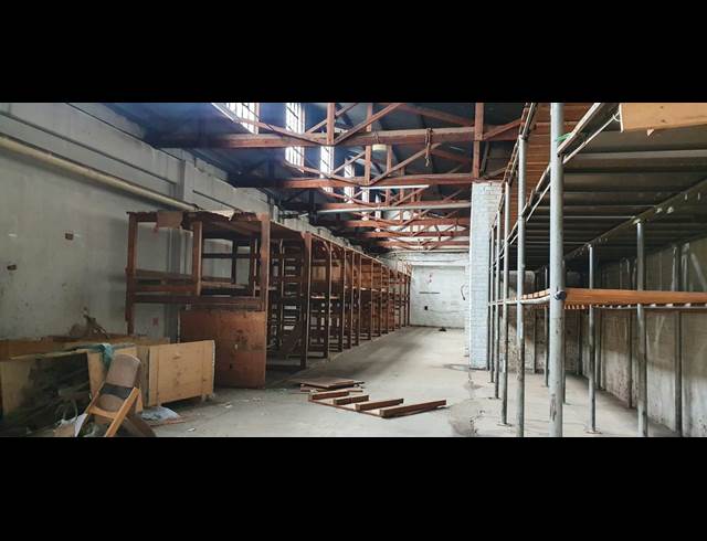 2,300M² WAREHOUSE TO LET IN CITY & SUBURBAN