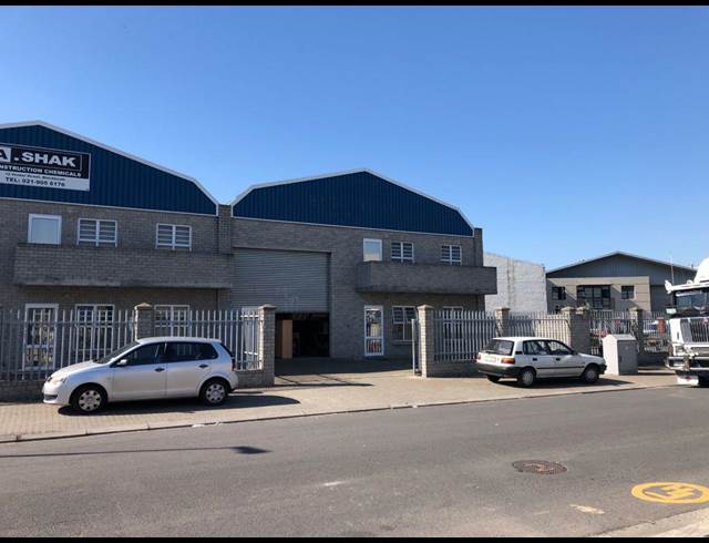 380M² WAREHOUSE RENTED IN SAXENBURG PARK 2