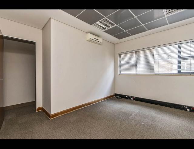 2,360M² WAREHOUSE TO LET IN WYNBERG