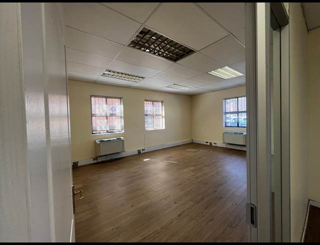 125M² OFFICE TO LET IN HIGHVELD