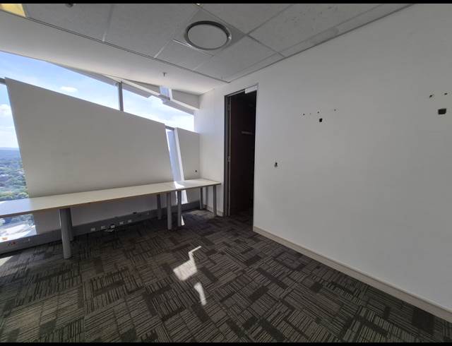 521M² OFFICE TO LET IN SANDHURST