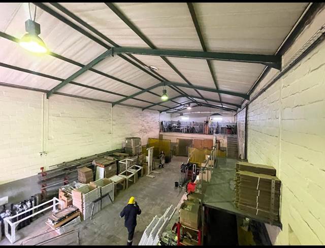 925M² WAREHOUSE TO LET IN STIKLAND INDUSTRIAL