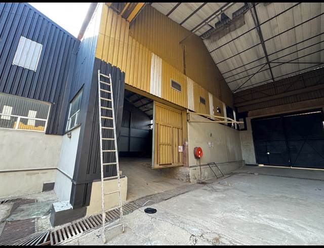 349M² WAREHOUSE TO LET IN MANUFACTA