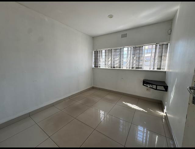 1,200M² WAREHOUSE TO LET IN ROODEPOORT CENTRAL
