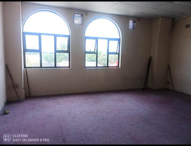 BUSINESS PROPERTY TO RENT IN BOKSBURG